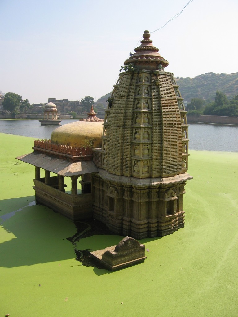 Nawal Sagar, temppeli ja vihreätä juttua