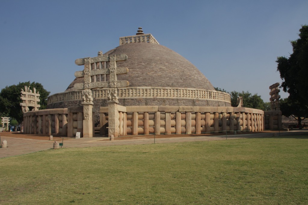 Ashokan stupa lännestä Ashokan stupa lännestä