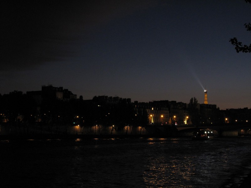 Eiffel-tornin iltavaloshow