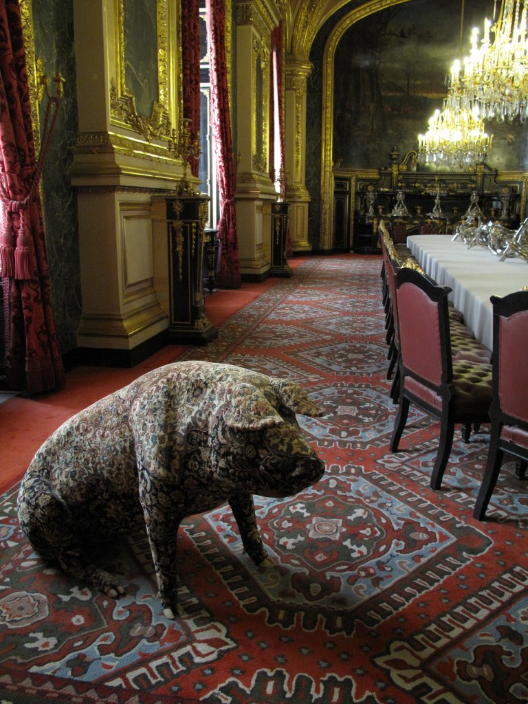 1700-luvun Napoleonin residenssi on saanut kaverikseen 2000-luvun possun