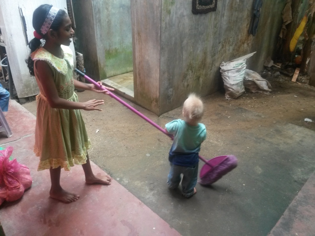 Harjaleikit / Playing with the broom