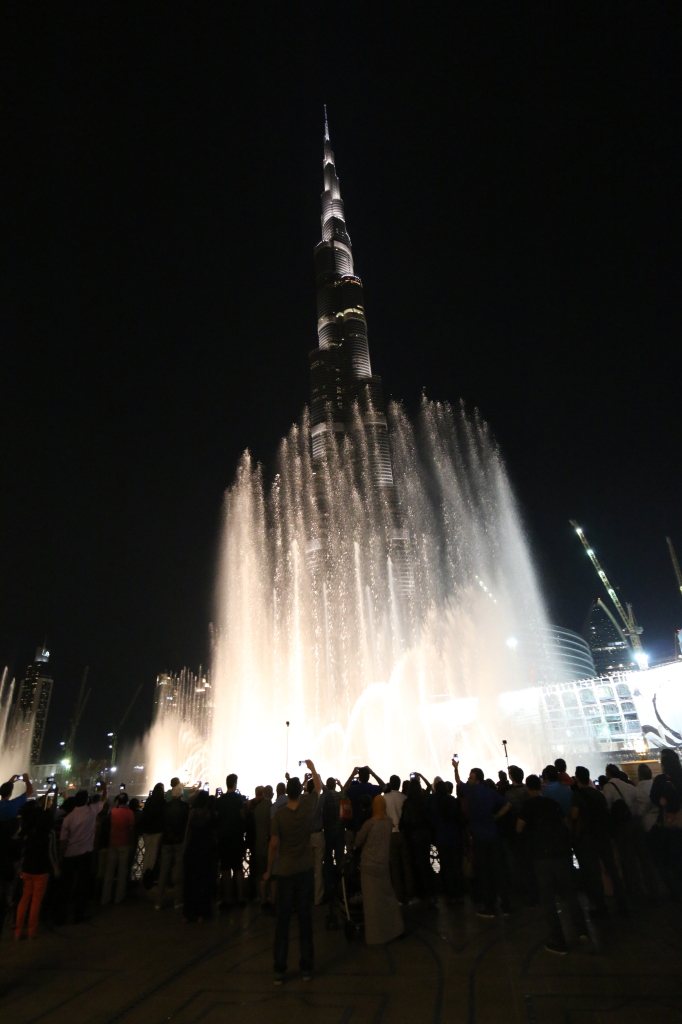 Dubai Mallin suihkulähde iltashowssa