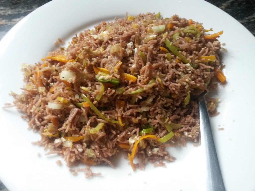 Selfmade lunch: egg fried noodles (from red rice noodles) - comes out pretty cheap and good. We've had many worse tasting fried noodles before.