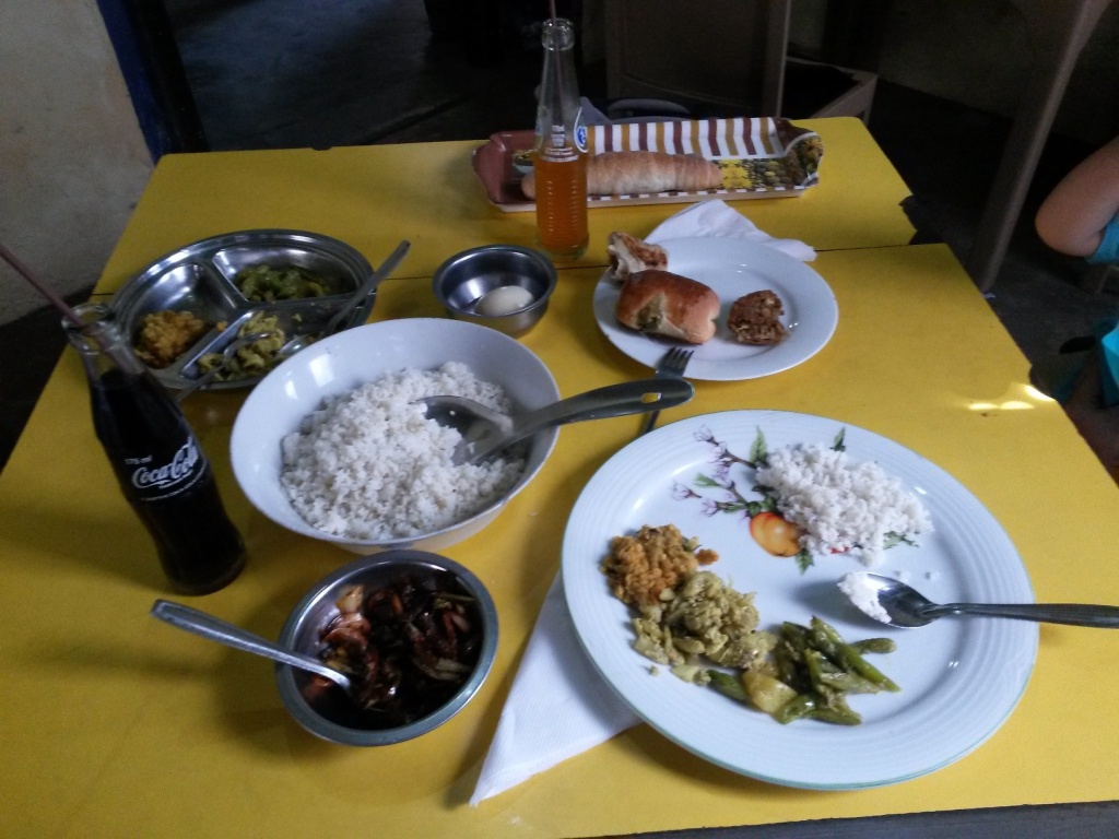 A lunch in Matara at the Galle Oriental Bakery. It was not a bakery as we know it, instead it catered pretty much the same lunch menu as everywhere else: rice & curry and variety of different roti & roll. Rice & curry (with supreb brinjals at the bottom) and some fish & veg buns.