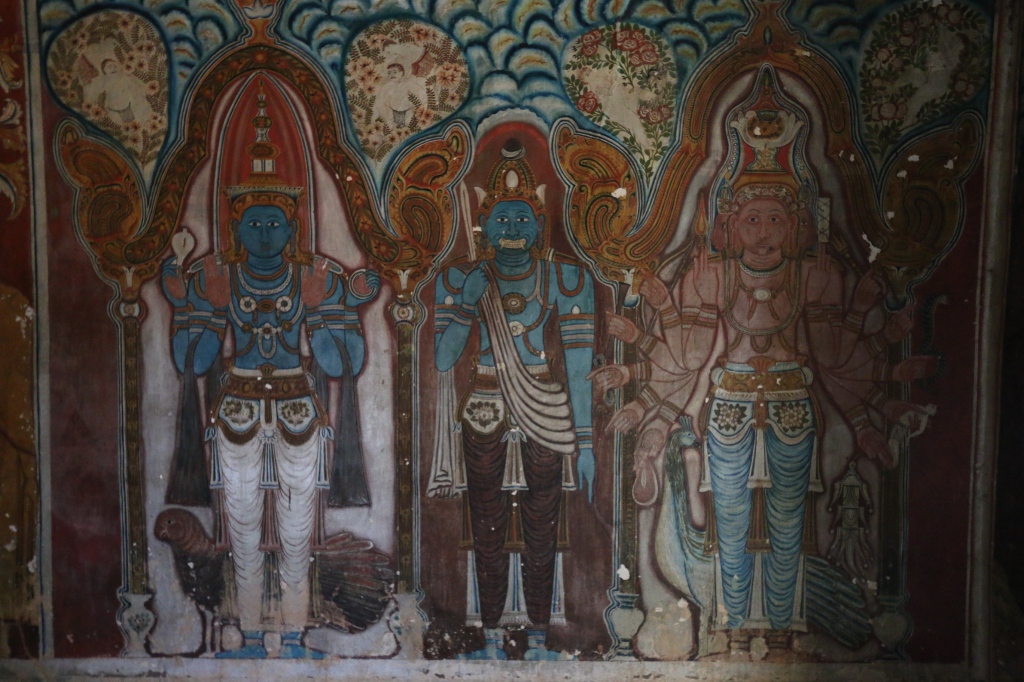 Kuvia temppeliluolien seinillä / Pictures on the cave temple walls