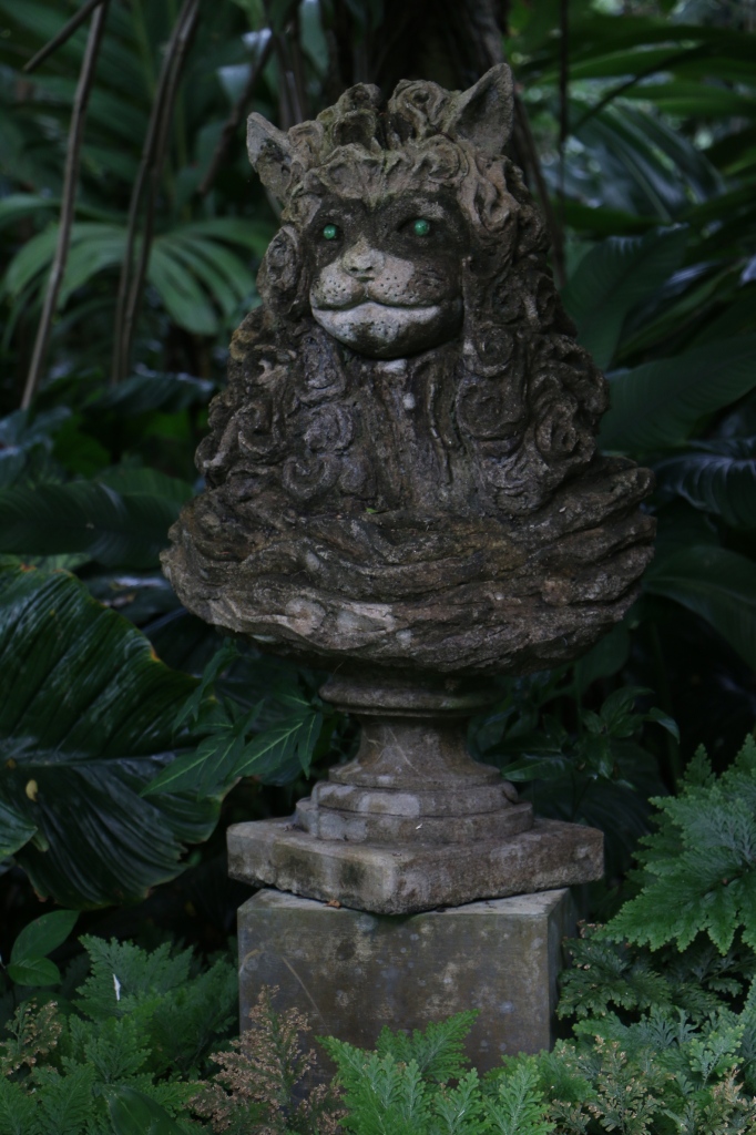 ... statues ...